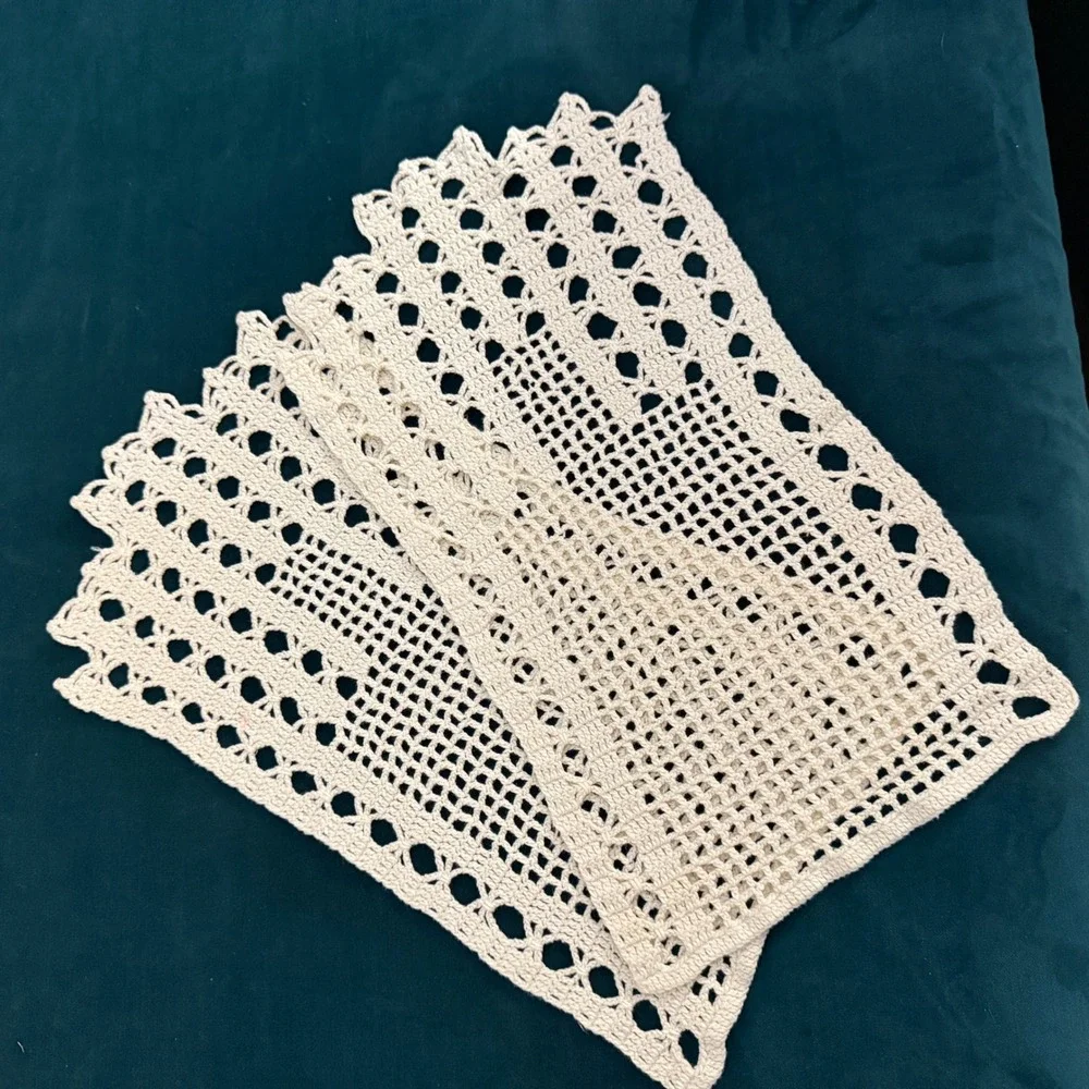 Vintage White‎ Crochet Floral Doilies Set of 4 Table Placemats Linens